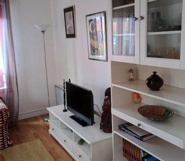 Le Kremlin-Bicetre Apartment | Epsilona, 2 min to Paris 13 Balcony Parking