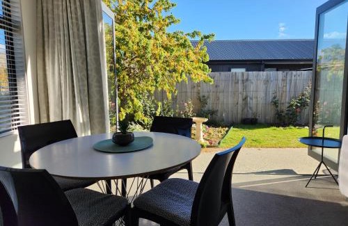 Lower Shotover House | Equestrian View - Gorgeous Cozy Bungalow Shotover
