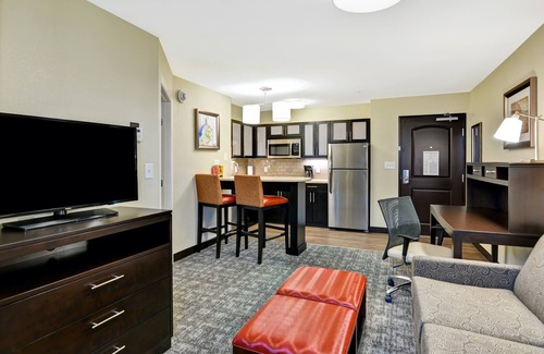 Mount Juliet Condo | Equipped King Suite | Free Breakfast, Business Center + Fitness Center Access