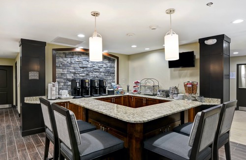 Mount Juliet Condo | Equipped King Suite | Free Breakfast, Business Center + Fitness Center Access