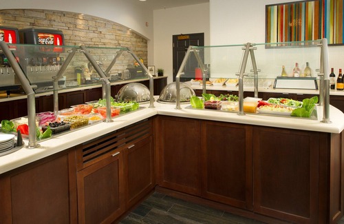 Doral Condo | Equipped King Suite with Pool + Basketball Court Access | Free Airport Shuttle