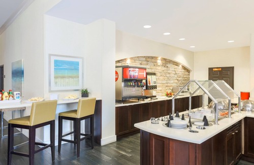Doral Condo | Equipped King Suite with Pool + Basketball Court Access | Free Airport Shuttle