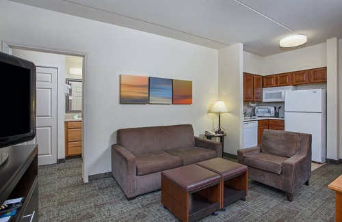 Downtown Chattanooga Condo | Equipped Suite in Downtown Chattanooga | Free Breakfast + Pool Access