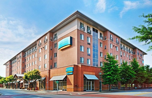 Downtown Chattanooga Condo | Equipped Suite in Downtown Chattanooga | Free Breakfast + Pool Access