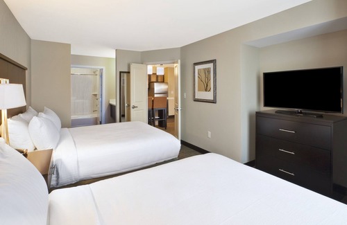 Benton Harbor Condo | Equipped Suite Near I-94 | Free Daily Breakfast, Indoor Pool + Fitness Center