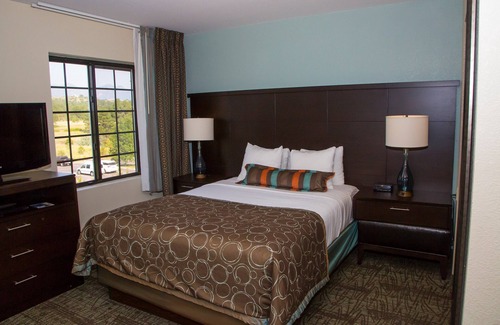 Northwest Colorado Springs Condo | Equipped Suite with Seasonal Outdoor Pool Access! Housekeeping + Business Center
