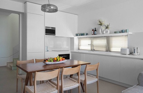 Adelianos Kampos Villa | “Erame Villa”. A beach villa you’ll totally crush on!