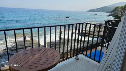 Erbalunga Apartment | ERBALUNGA location T1 pieds dans l'eau
