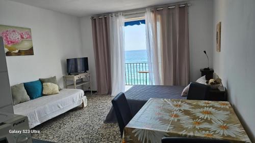 Erbalunga Apartment | ERBALUNGA location T1 pieds dans l'eau