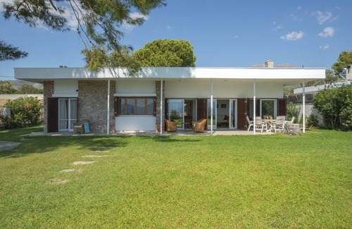 Eretria House | Eretria villa on the beach
