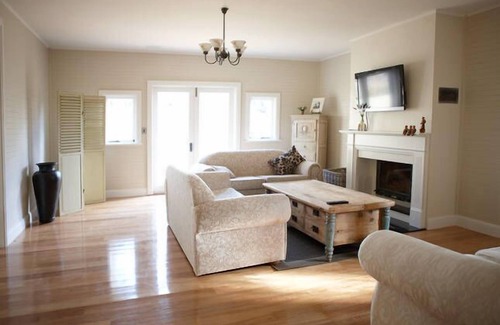 Burradoo Cottage | Eridge Lodge Burradoo- Heritage Cottage central located