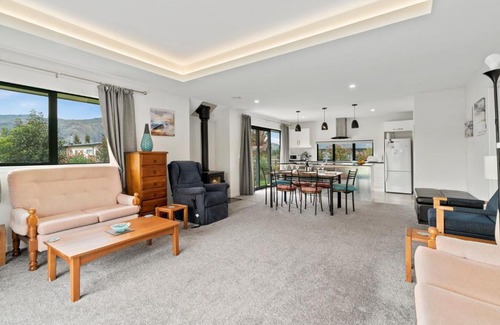 Lake Hawea House | Erskine Place - Lake Hawea Holiday Home