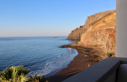Santa Cruz de Tenerife Apartment | Beach hideaway apartment with modernist design