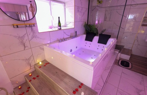 Montargis Apartment | Escale secrète Montargis Jacuzzi Terrace Free parking