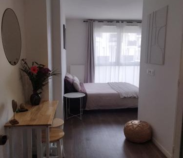 Villeneuve-la-Garenne Apartment | Escapade parisienne à 25 minutes de la Tour Eiffel