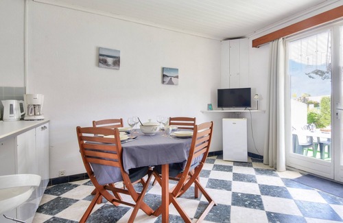 Noirmoutier-en-l'Ile Ski Chalet | Escape 400m from Sableaux beach
