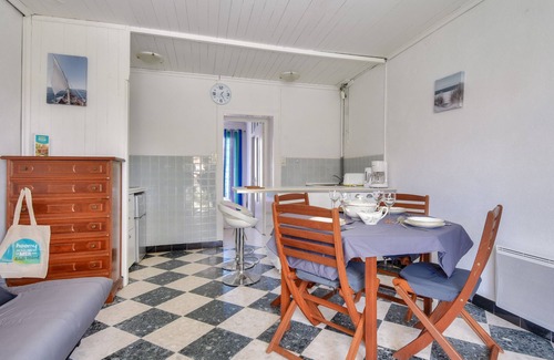 Noirmoutier-en-l'Ile Ski Chalet | Escape 400m from Sableaux beach