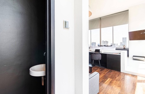 Santa Fe Apartment | Escape Corner Suite by Kukun