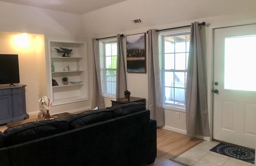Dawsonville Apartment | Escape in this charming lower-level guest-suite offering comfort & adventure.
