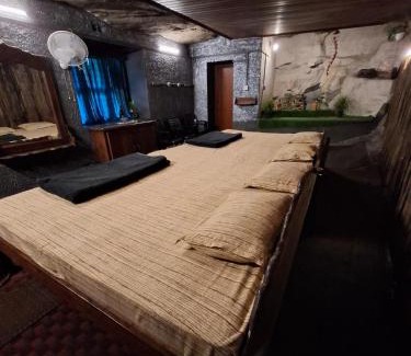 Kanthalloor House | Escape Natural Farm Stay - Cave