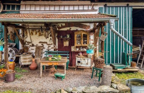 Sangerhausen House | Escape Near River, Wolfsberg