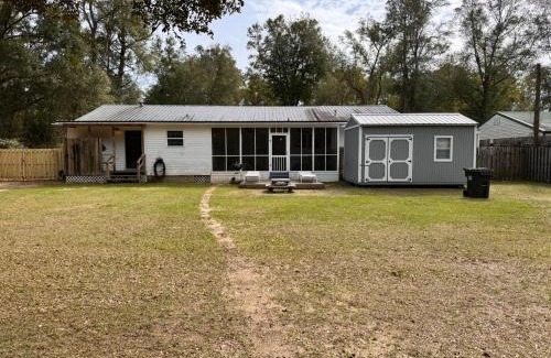 Oak House | Escape On The River