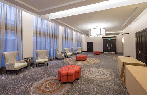 White Plains House | Escape The Hustle and Bustle! Free Airport Shuttle, Close to Hawthorne Beach