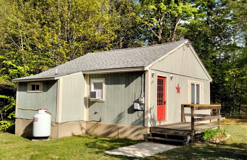 Center Ossipee Cottage | Escape to a cozy getaway in the White Mountains! Bonus: free early check-in!