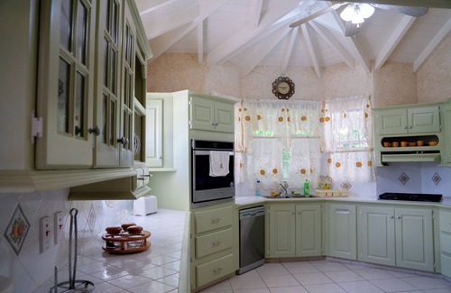 Paynes Bay House | Escape to a delightful spacious family villa in Saint James