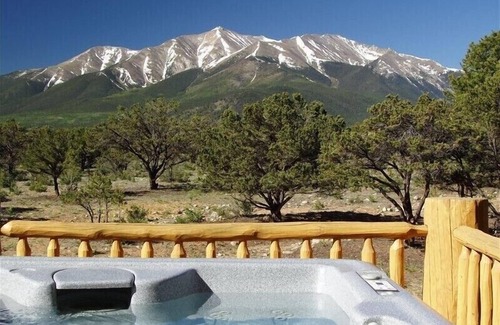 Buena Vista Cabin | Escape to an Extraordinary Log Home, amazing views, hot tub, secluded, tranquil
