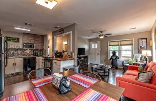 Waco House | Escape to Bear Den Retreat—your private Waco sanctuary just 5 mins from Baylor Whether you're gathering with family, going to the game or chasing Chip & Jo dreams, this Texas stay is where style meets soul.