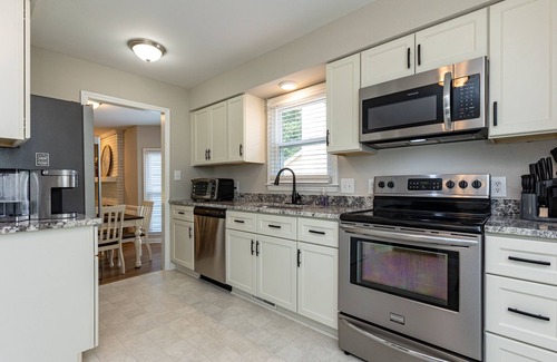 Northwest Raleigh House | Escape to Blue Wilderness: A stylish townhouse