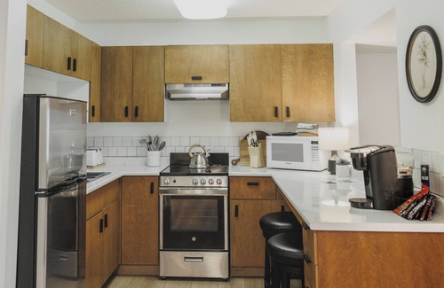 Big White Ski Resort Apartment | Escape to comfort - 1 bed/1 bath, 1 min from Village Centre