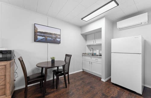 Indian Point Condo | Escape to Comfort and Convenience Minutes Walk to Table Rock Lake!