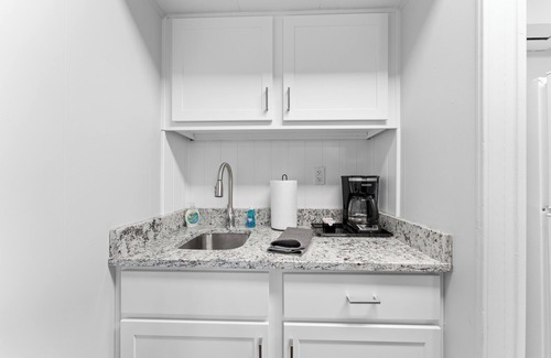 Indian Point Condo | Escape to Comfort and Convenience Minutes Walk to Table Rock Lake!