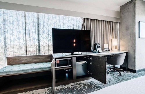 LoDo House | Escape to Denver's Urban Oasis! Indoor Swimming Pool, Pet-friendly!
