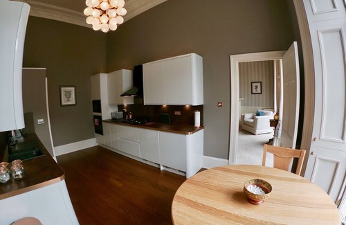 New Town Apartment | Escape To Edinburgh @ Albyn Place