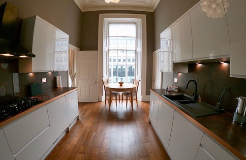 New Town Apartment | Escape To Edinburgh @ Albyn Place