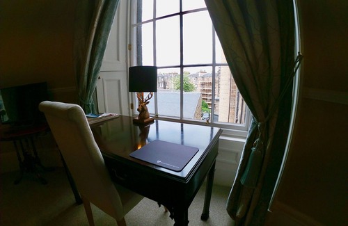 New Town Apartment | Escape To Edinburgh @ Albyn Place