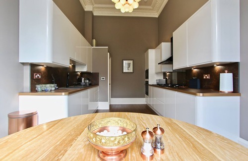 New Town Apartment | Escape to Edinburgh @ Albyn Place