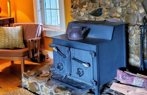 Madison County Other | Escape to Farmhouse on 5 acres, 17 miles from Athens. Screened porch/hot tub.