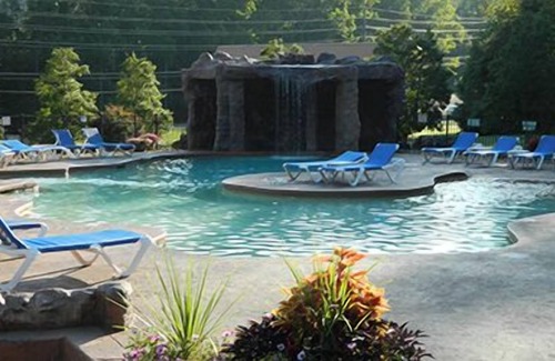 White Oak Lodge Cabin | Escape to Great Smoky Mountains in this Classic Cabin