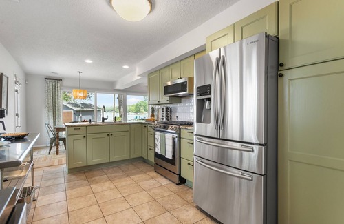 Fennville House | Escape to Hutchins Lake