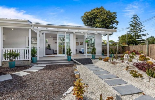 Kohimarama Apartment | Escape to Kohi Cottage - Your Beachside Haven