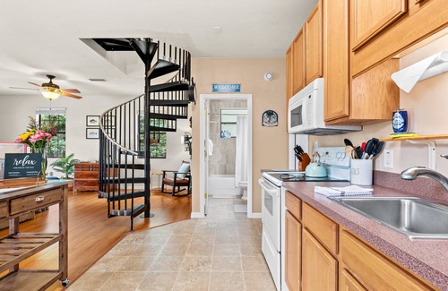 Hawthorne House | Escape to Lakeside Serenity :Your perfect getaway enjoy the lake