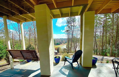 Blairsville Apartment | Escape to Lakeview Mountain Inn, serene lakeside beauty.