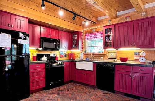 Bass Lake Cabin | Escape to Nature: Charming Custom Log Cabin at Bass Lake, Gateway to Yosemite
