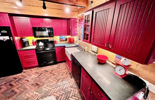 Bass Lake Cabin | Escape to Nature: Charming Custom Log Cabin at Bass Lake, Gateway to Yosemite
