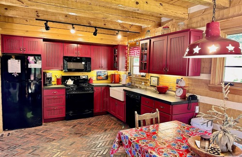 Bass Lake Cabin | Escape to Nature: Charming Custom Log Cabin at Bass Lake, Gateway to Yosemite