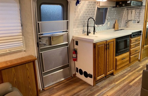 Goreville House | Escape to Nature: Lake of Egypt Airstream Stay with Hiking and Wineries Nearby